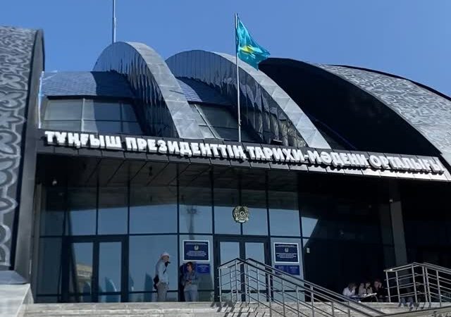 Мастер-класс известного художника члена Союза художников Казахстана Куата Абусагдиевича Аскарова и пленэр Детской школы искусств им. Г. Жубановой в сотрудничестве с Историко-культурным центром Первого Президента